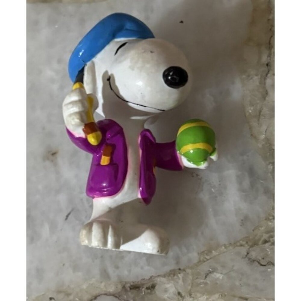 PEANUTS Snoopy with Easter Egg Basket PVC Figure - Picture 5 of 6